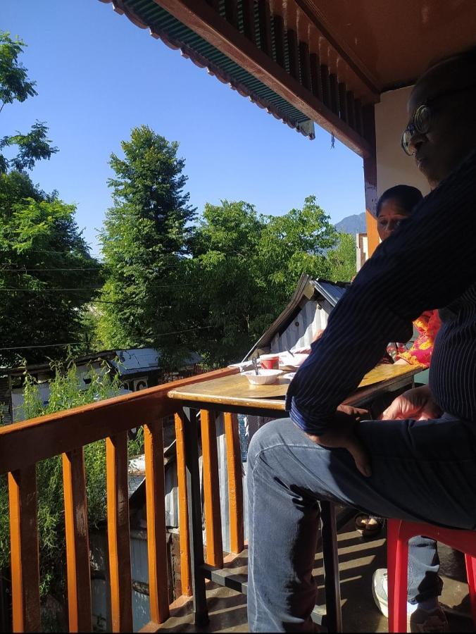 Mir Guest House Pahalgām Esterno foto