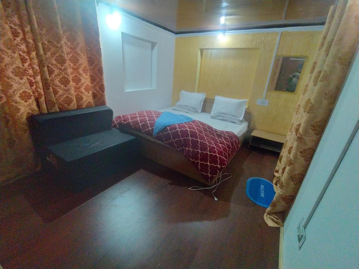 Mir Guest House Pahalgām Esterno foto