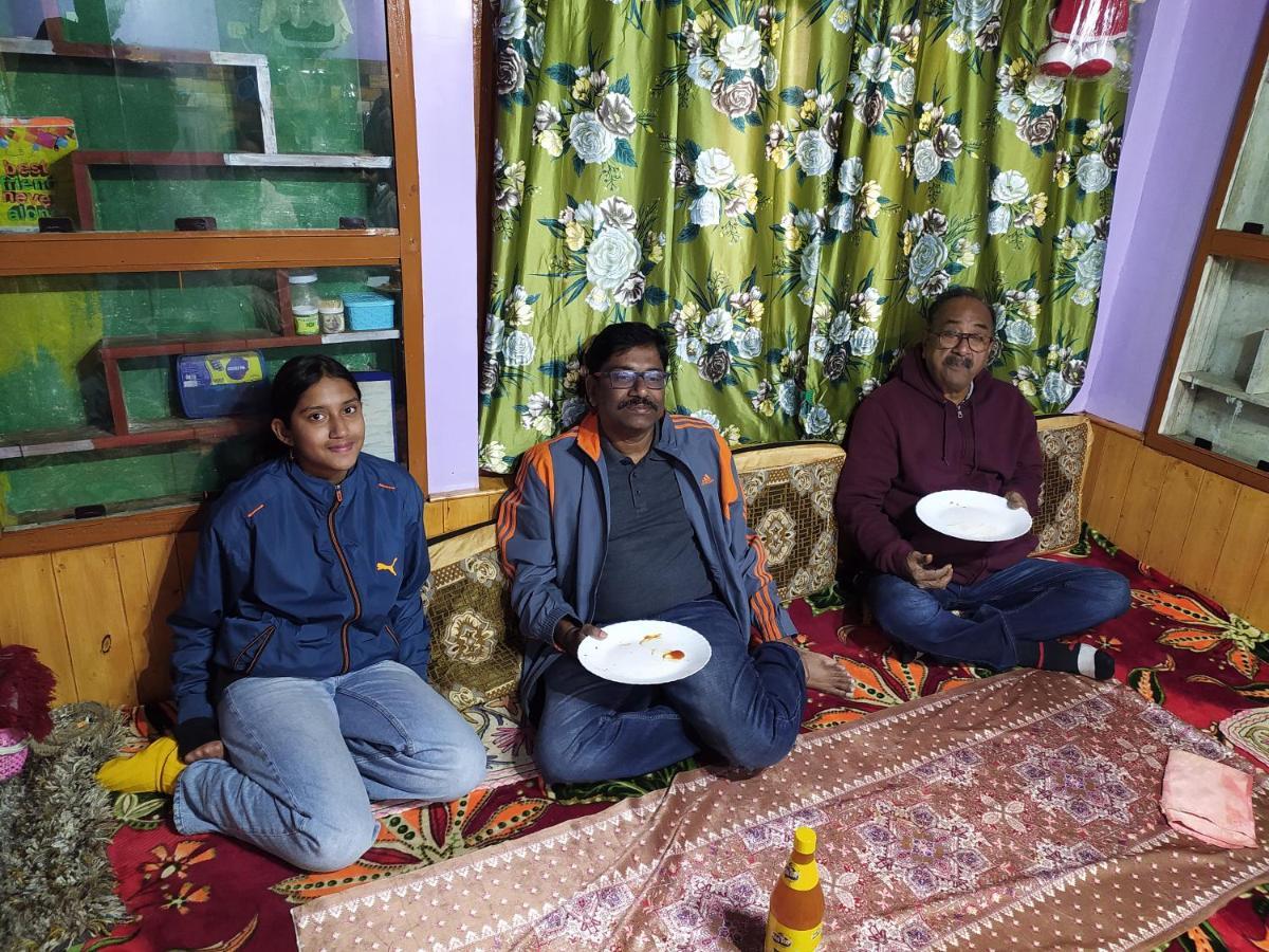 Mir Guest House Pahalgām Esterno foto