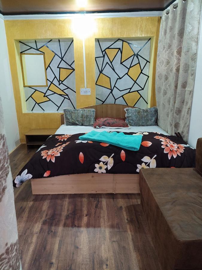 Mir Guest House Pahalgām Esterno foto