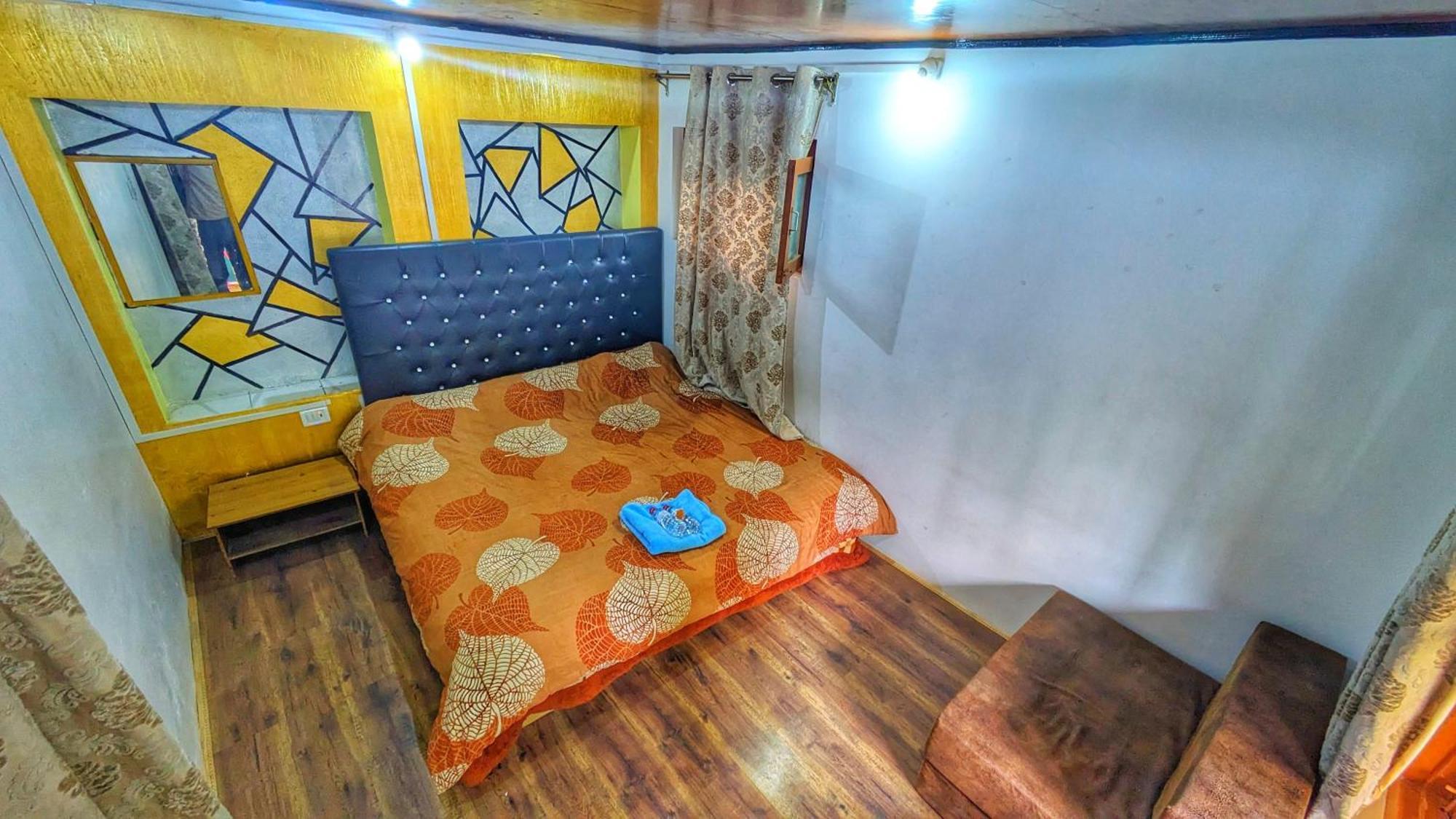 Mir Guest House Pahalgām Esterno foto